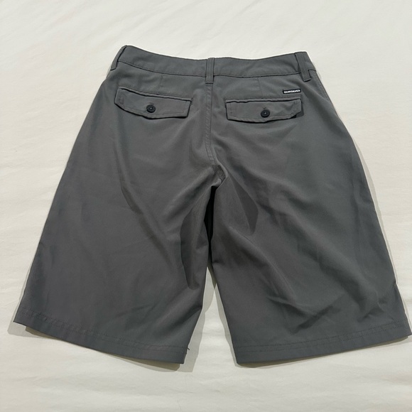 Boys Quiksilver amphibian shorts size 27 in gray and in excellent condition. - Picture 2 of 3